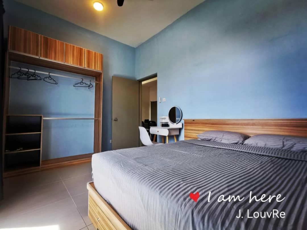 Pasar Malam J.louvre Apartment